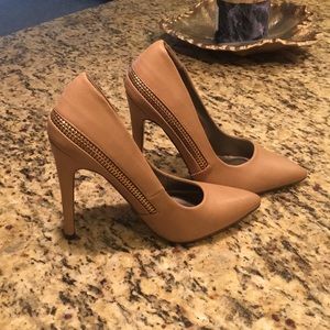 Michael Antonio size 5 nude pumps
